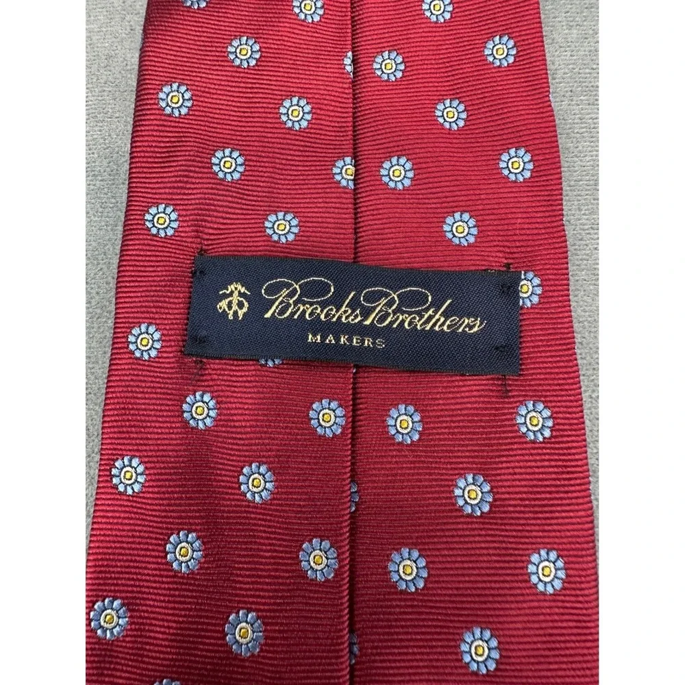 Brooks Brothers Makers Red Floral Silk Tie Made in USA 346 Classic Woven Italy‎